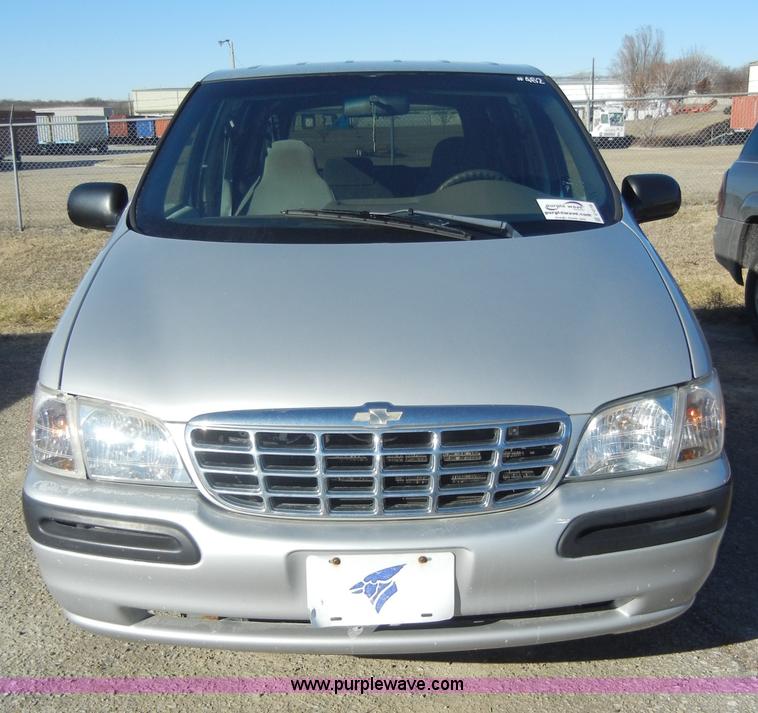 image for item C4118 1998 Chevrolet Venture minivan