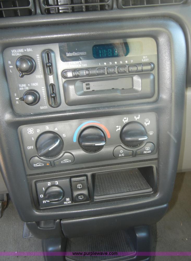 image for item C4118 1998 Chevrolet Venture minivan