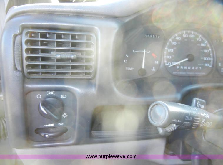 image for item C4118 1998 Chevrolet Venture minivan