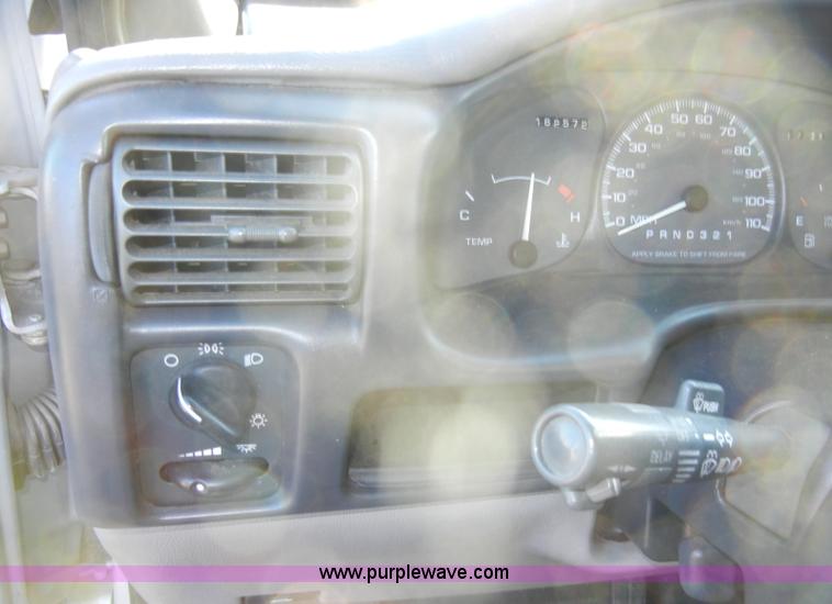 image for item C4118 1998 Chevrolet Venture minivan