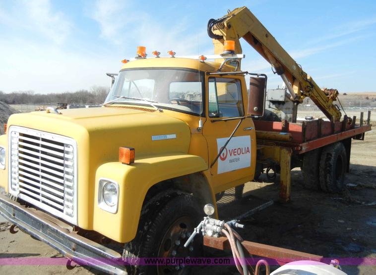 image for item C4127 1978 International Loadstar 1700 boom truck