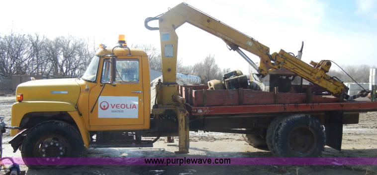 image for item C4127 1978 International Loadstar 1700 boom truck