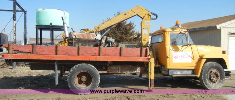 image for item C4127 1978 International Loadstar 1700 boom truck