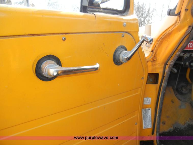 image for item C4127 1978 International Loadstar 1700 boom truck