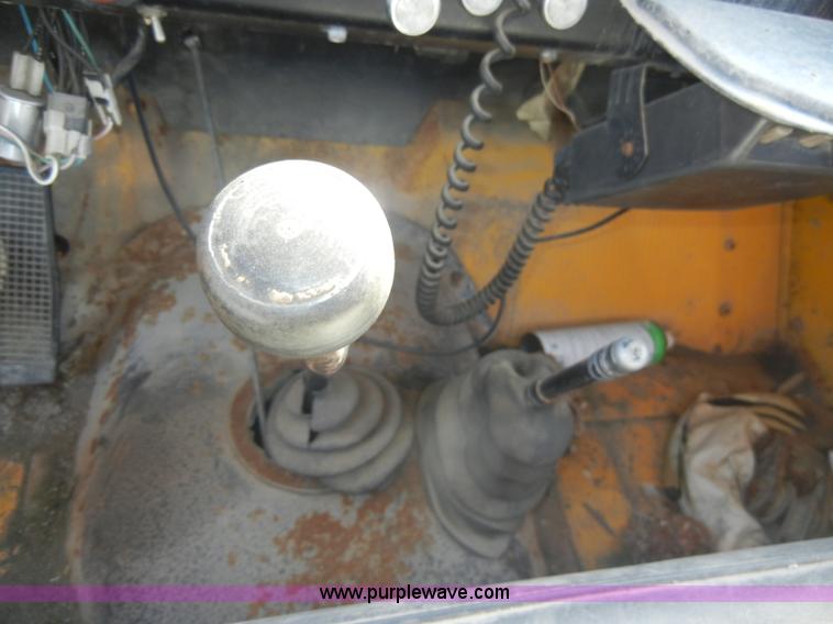 image for item C4127 1978 International Loadstar 1700 boom truck