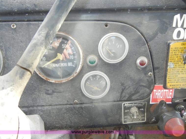 image for item C4127 1978 International Loadstar 1700 boom truck