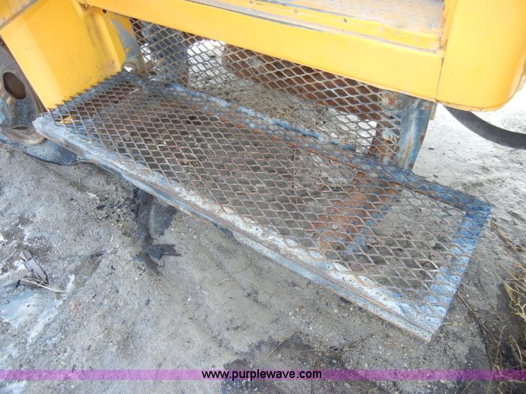 image for item C4127 1978 International Loadstar 1700 boom truck