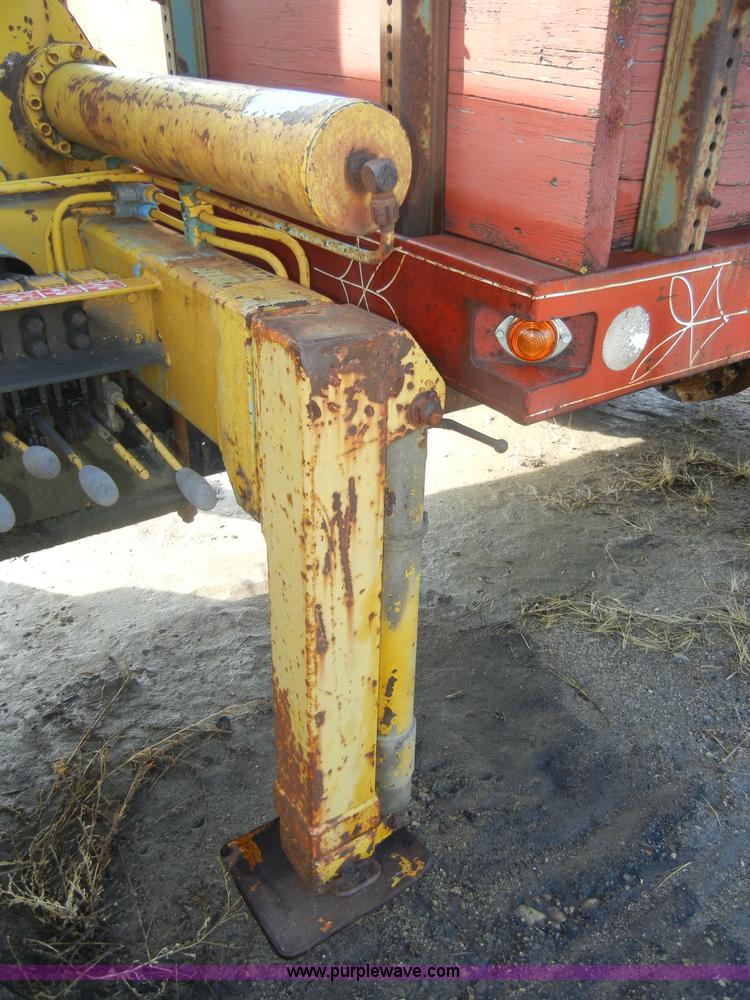 image for item C4127 1978 International Loadstar 1700 boom truck