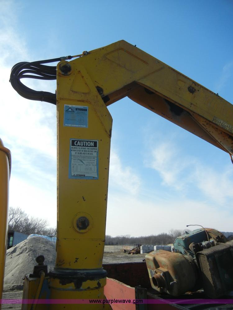 image for item C4127 1978 International Loadstar 1700 boom truck