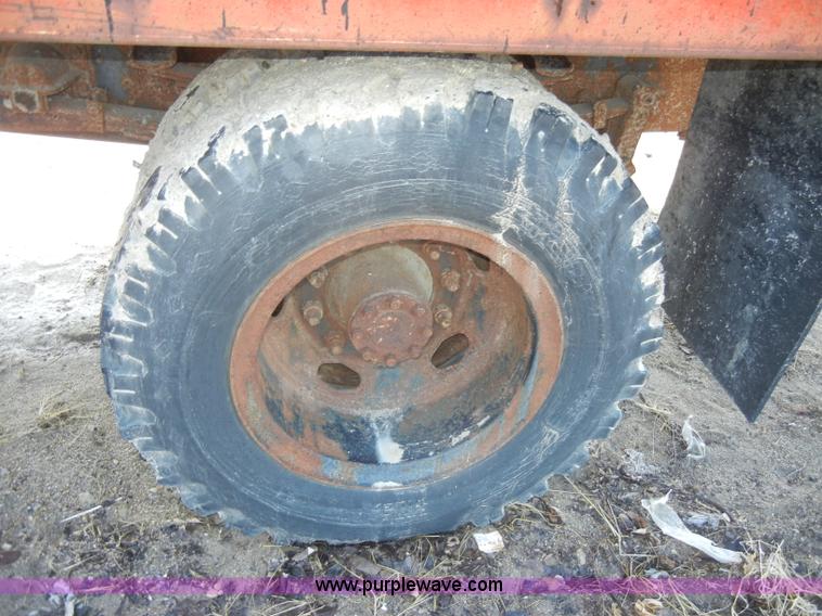 image for item C4127 1978 International Loadstar 1700 boom truck
