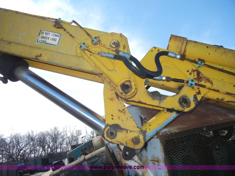 image for item C4127 1978 International Loadstar 1700 boom truck