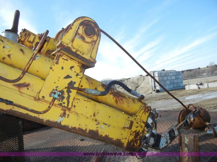 image for item C4127 1978 International Loadstar 1700 boom truck
