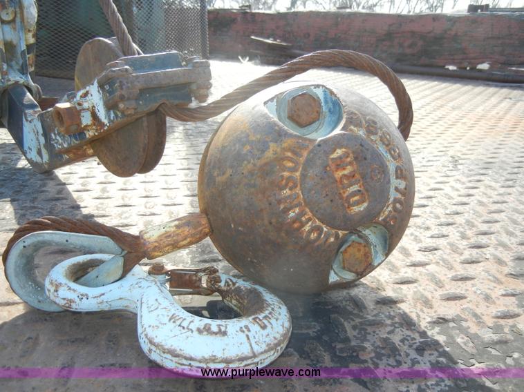image for item C4127 1978 International Loadstar 1700 boom truck