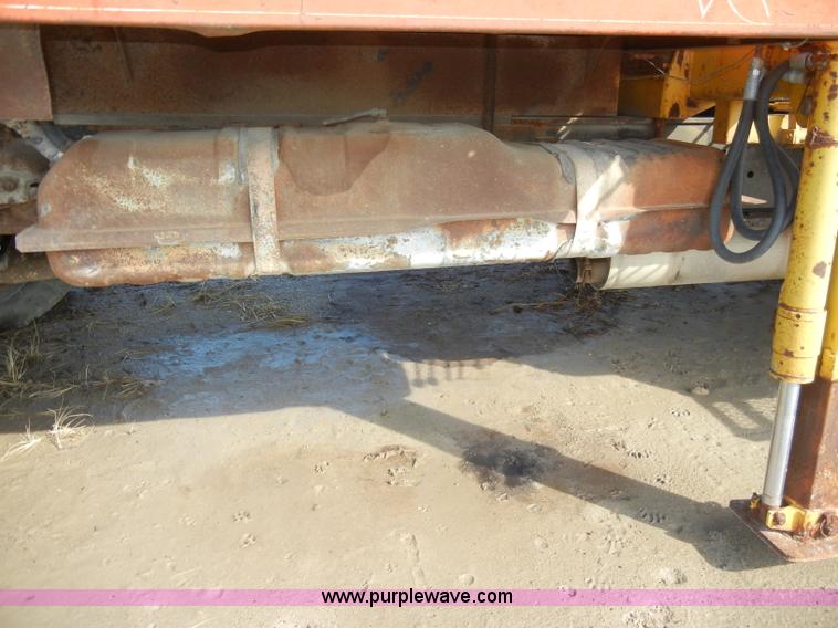 image for item C4127 1978 International Loadstar 1700 boom truck