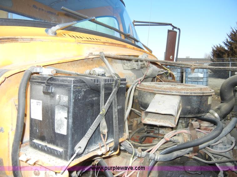 image for item C4127 1978 International Loadstar 1700 boom truck