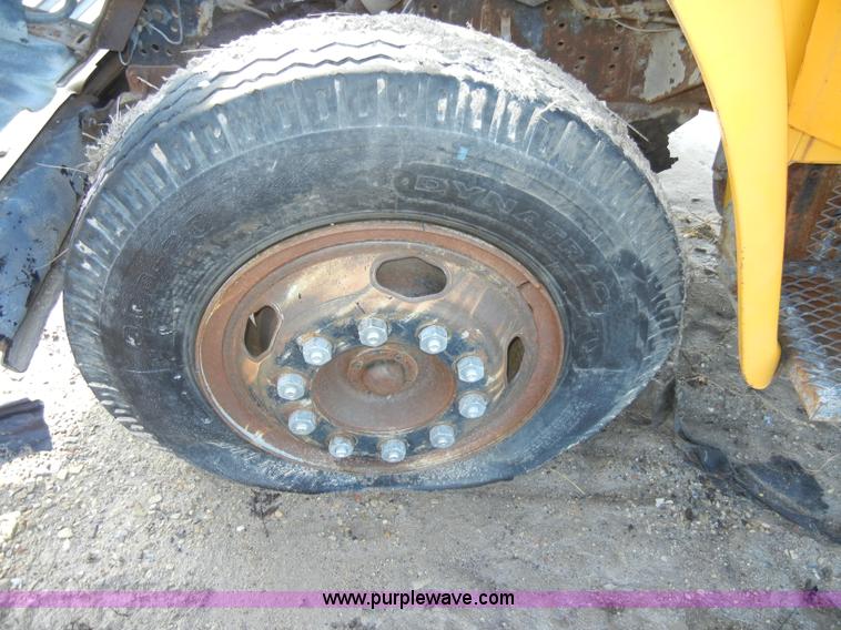 image for item C4127 1978 International Loadstar 1700 boom truck