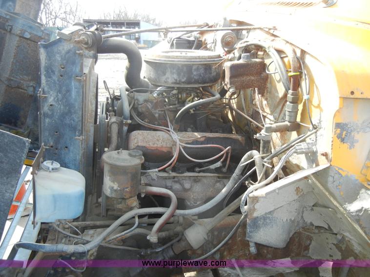 image for item C4127 1978 International Loadstar 1700 boom truck