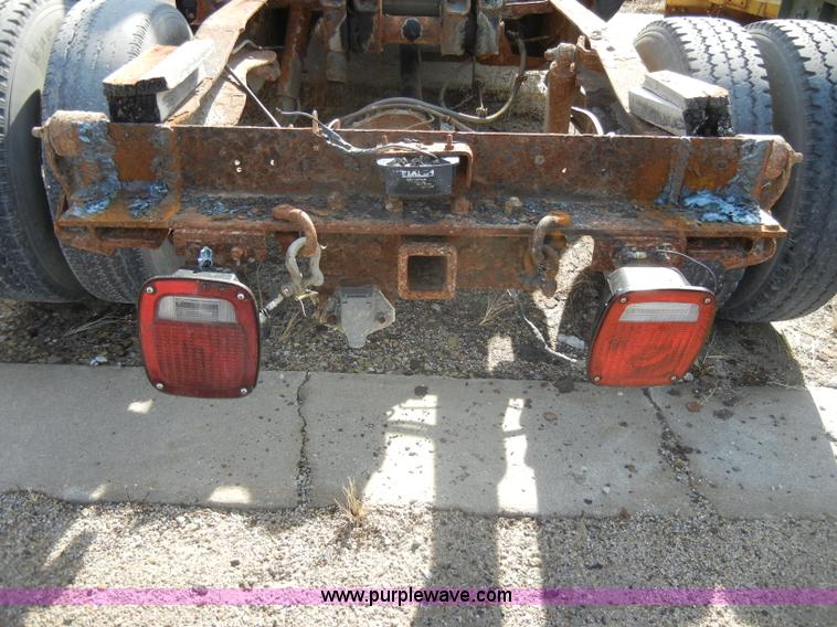 image for item C4130 1989 Chevrolet Cheyenne R3500 truck cab and chassis