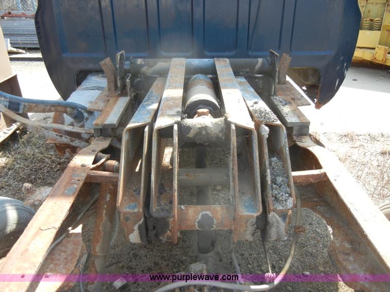 image for item C4130 1989 Chevrolet Cheyenne R3500 truck cab and chassis