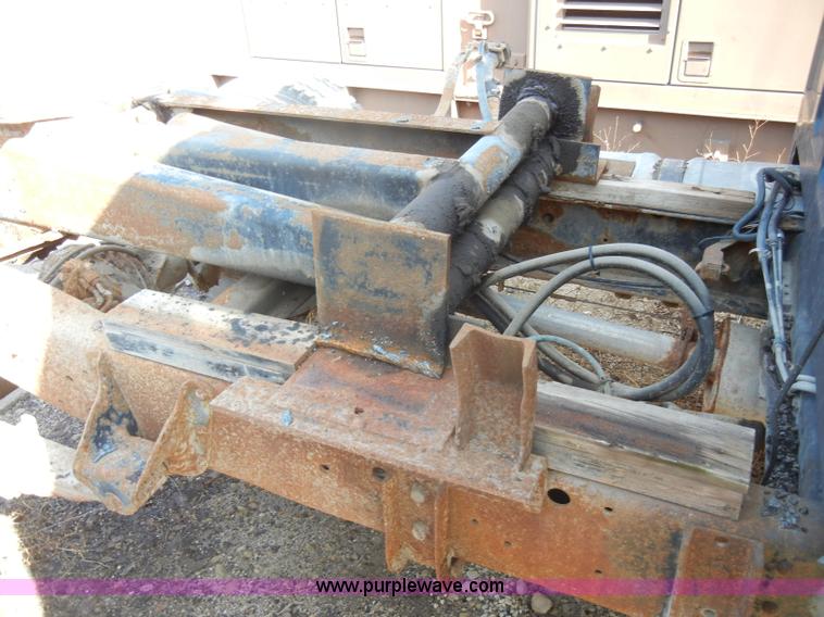 image for item C4130 1989 Chevrolet Cheyenne R3500 truck cab and chassis