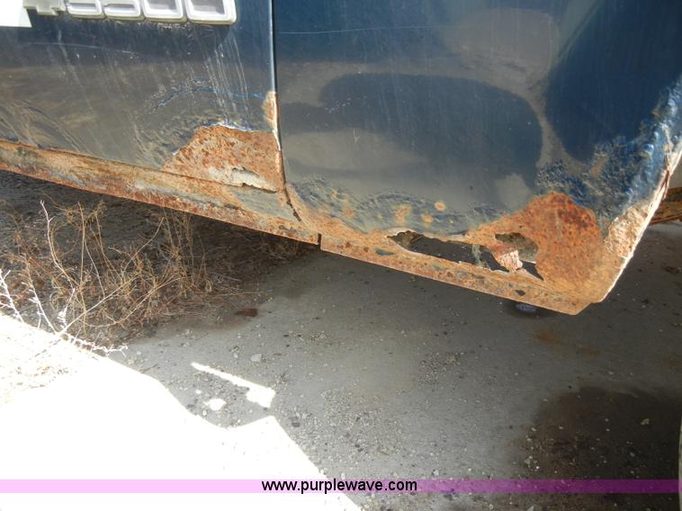 image for item C4130 1989 Chevrolet Cheyenne R3500 truck cab and chassis