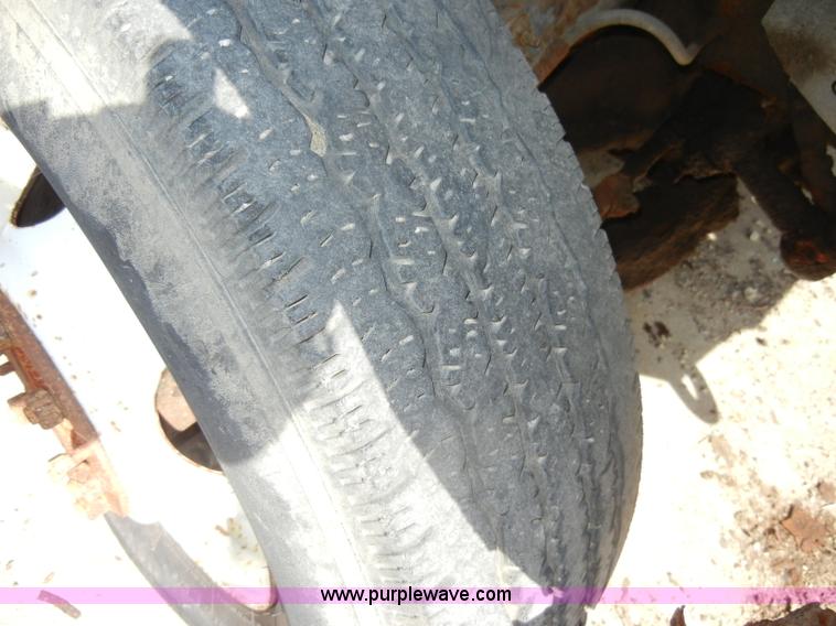 image for item C4130 1989 Chevrolet Cheyenne R3500 truck cab and chassis