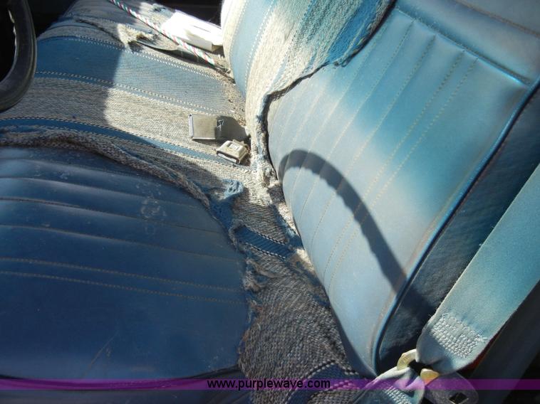 image for item C4130 1989 Chevrolet Cheyenne R3500 truck cab and chassis