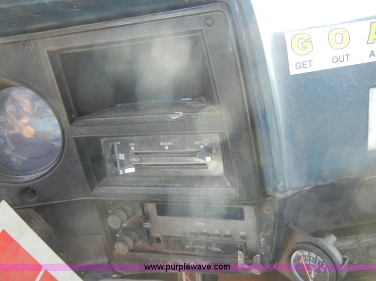image for item C4130 1989 Chevrolet Cheyenne R3500 truck cab and chassis