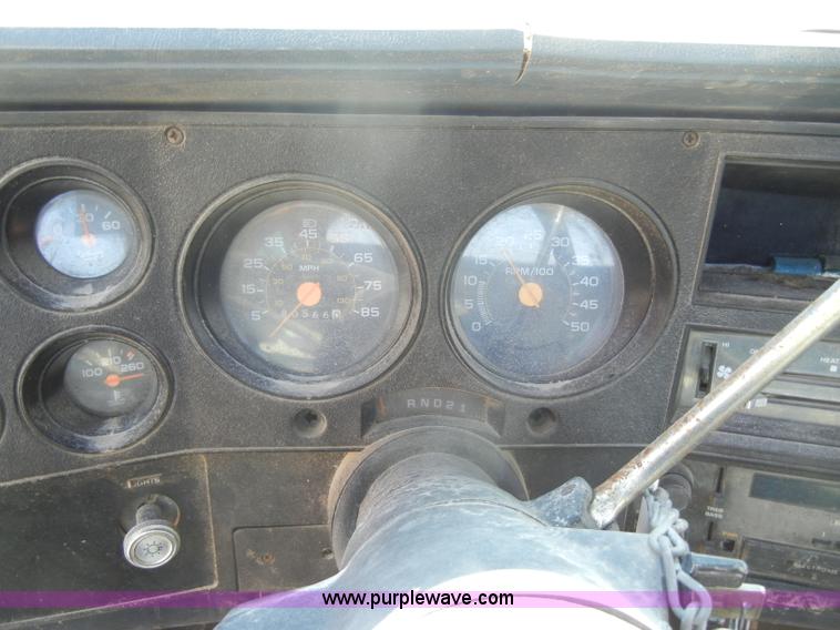 image for item C4130 1989 Chevrolet Cheyenne R3500 truck cab and chassis