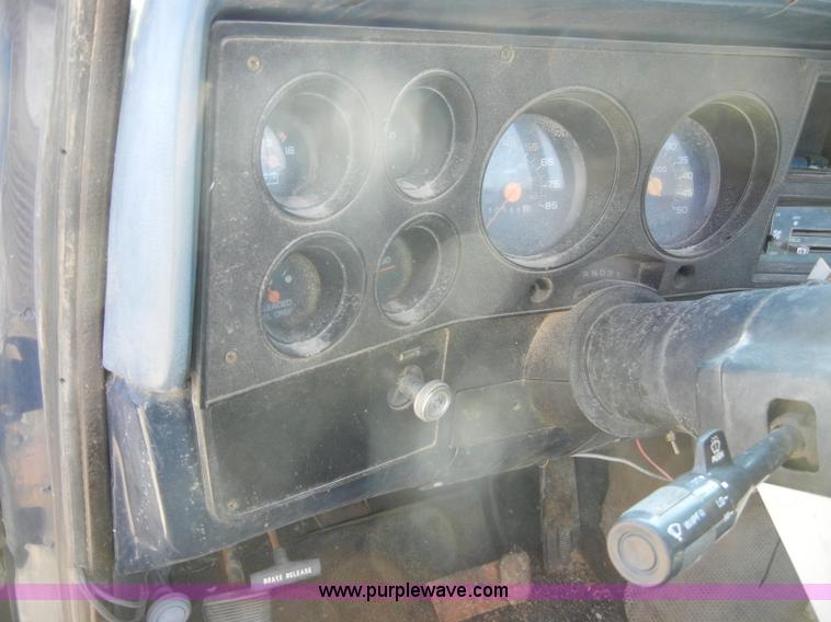 image for item C4130 1989 Chevrolet Cheyenne R3500 truck cab and chassis
