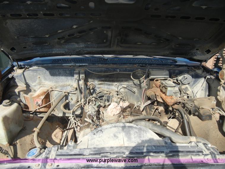 image for item C4130 1989 Chevrolet Cheyenne R3500 truck cab and chassis