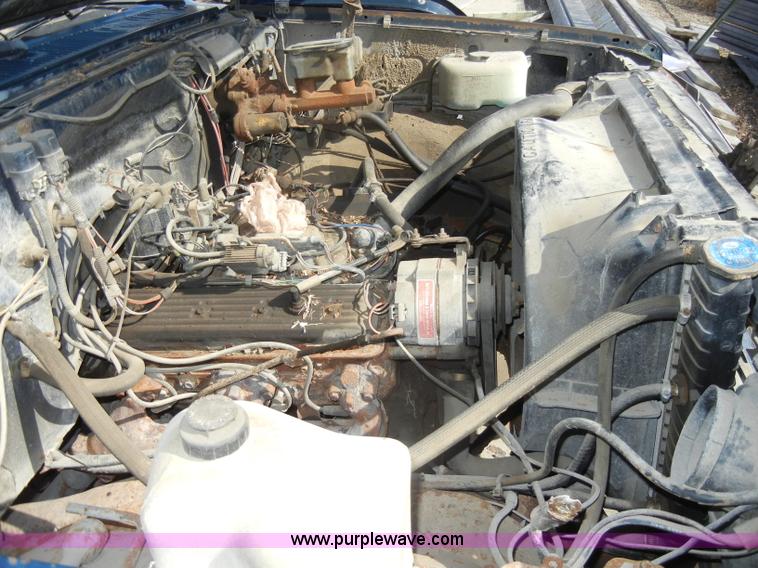 image for item C4130 1989 Chevrolet Cheyenne R3500 truck cab and chassis