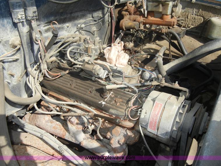 image for item C4130 1989 Chevrolet Cheyenne R3500 truck cab and chassis