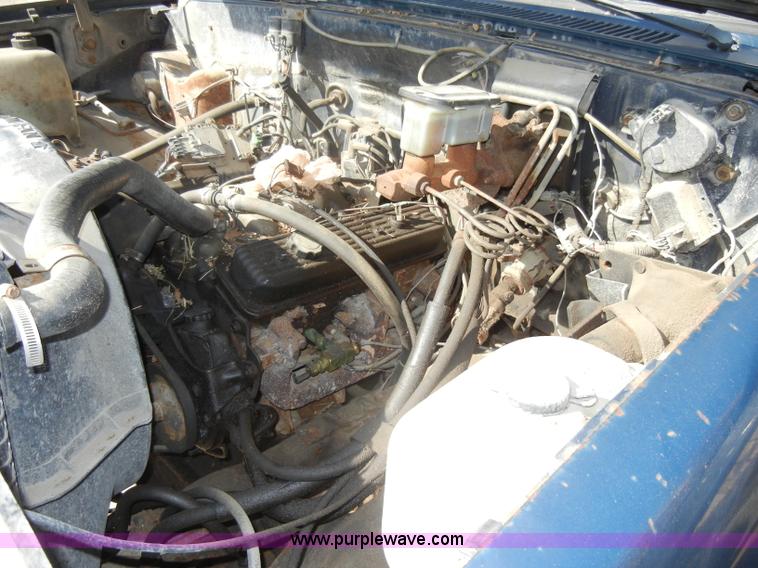 image for item C4130 1989 Chevrolet Cheyenne R3500 truck cab and chassis