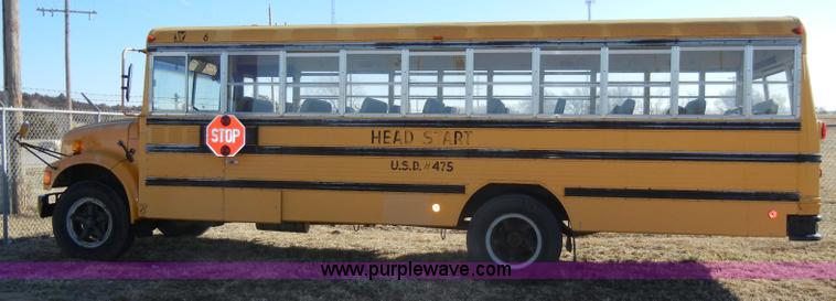 image for item C4133 1991 International 3700 school bus