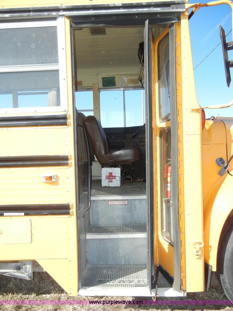 image for item C4133 1991 International 3700 school bus