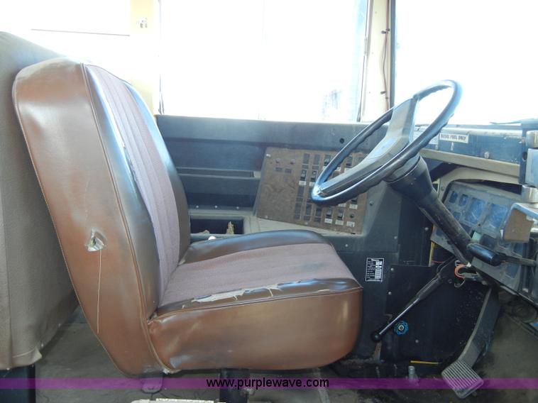 image for item C4133 1991 International 3700 school bus