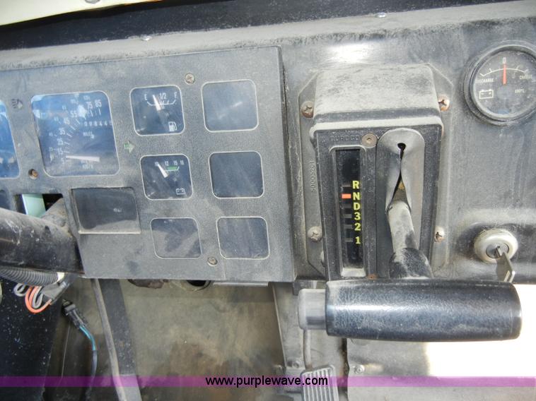 image for item C4133 1991 International 3700 school bus