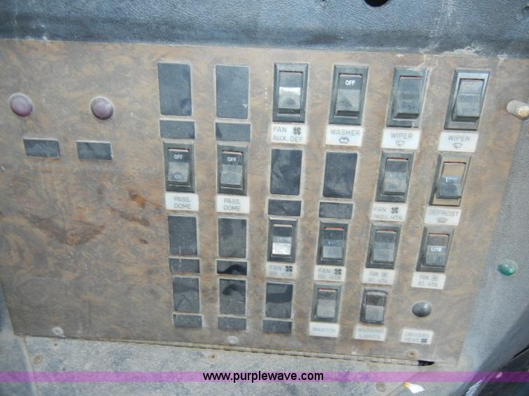 image for item C4133 1991 International 3700 school bus