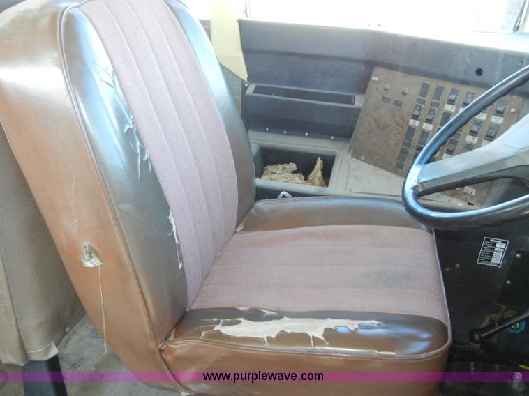 image for item C4133 1991 International 3700 school bus