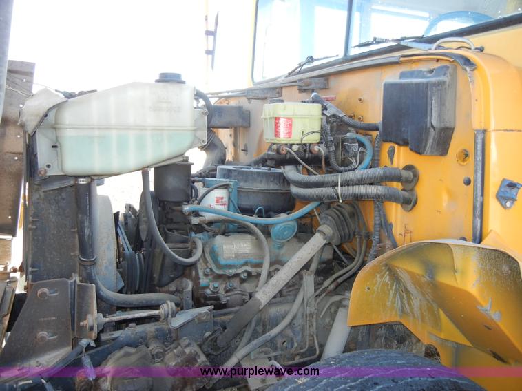 image for item C4133 1991 International 3700 school bus