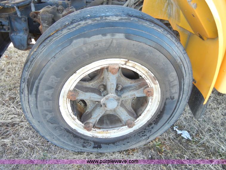 image for item C4133 1991 International 3700 school bus