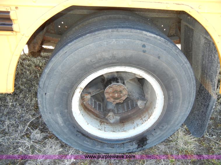 image for item C4133 1991 International 3700 school bus