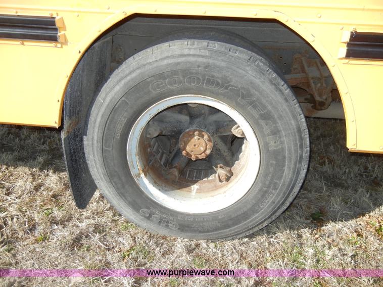 image for item C4133 1991 International 3700 school bus