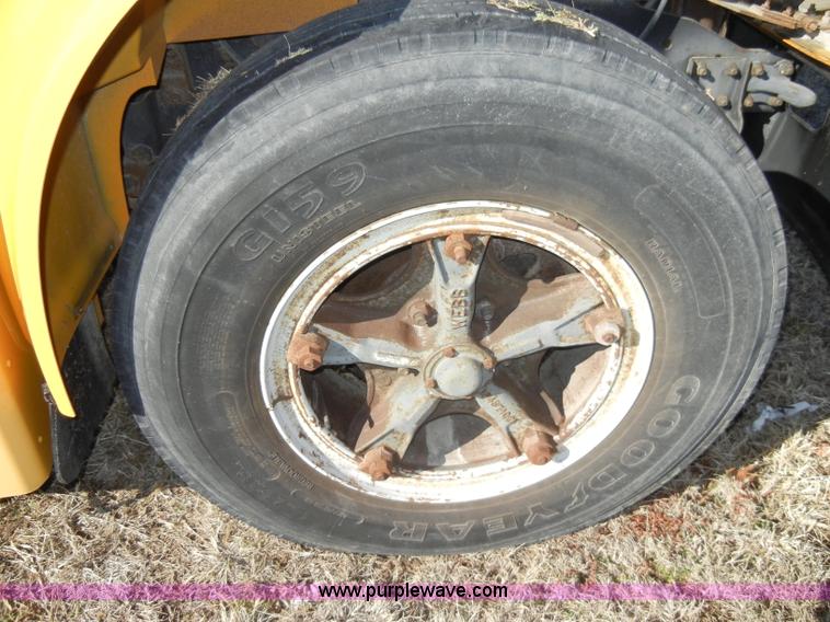 image for item C4133 1991 International 3700 school bus