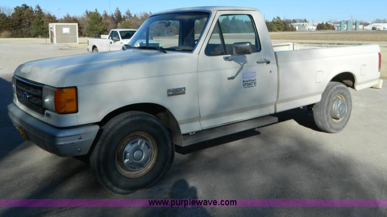 image for item D8737 1988 Ford F250 Custom pickup truck