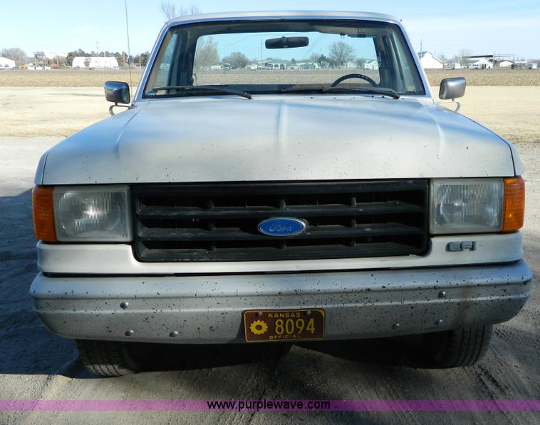 image for item D8737 1988 Ford F250 Custom pickup truck