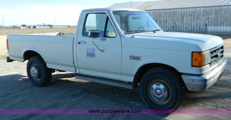 image for item D8737 1988 Ford F250 Custom pickup truck