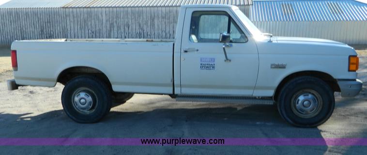 image for item D8737 1988 Ford F250 Custom pickup truck