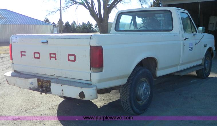 image for item D8737 1988 Ford F250 Custom pickup truck